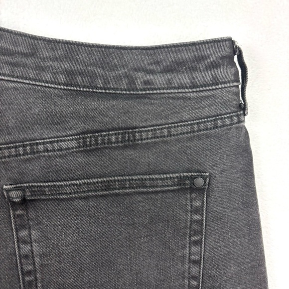 NWTJennifer Lopez High Waisted Flawless Sculpt Charcoal Raw Hem Jean Shorts (14) - Picture 9 of 13